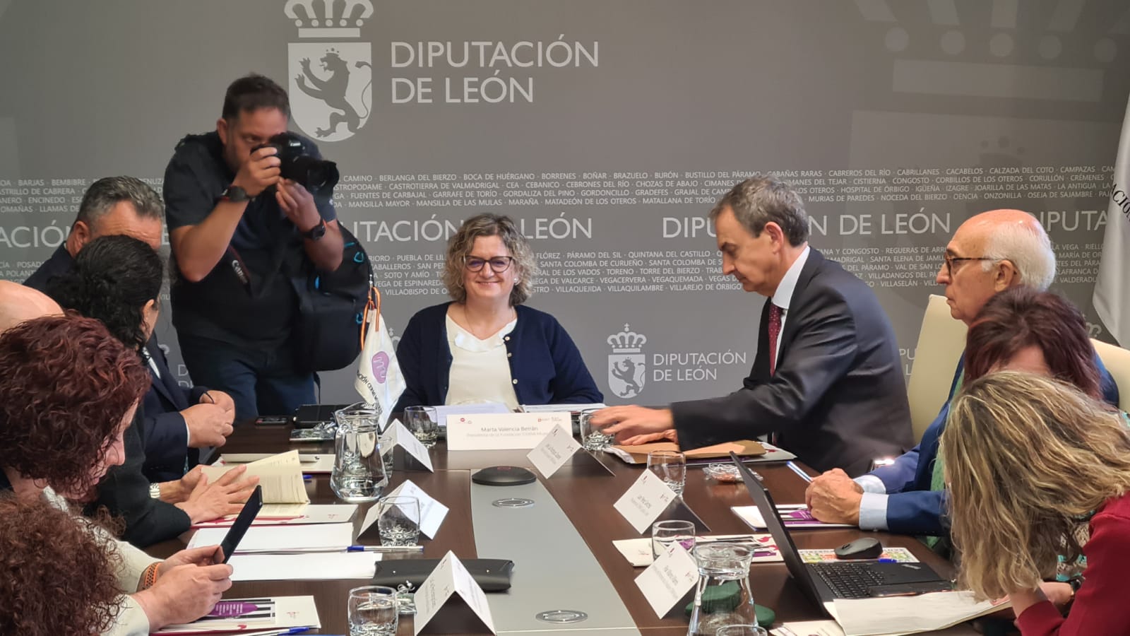 Fotos: Zapatero preside la reunión de Cermi Mujeres en León