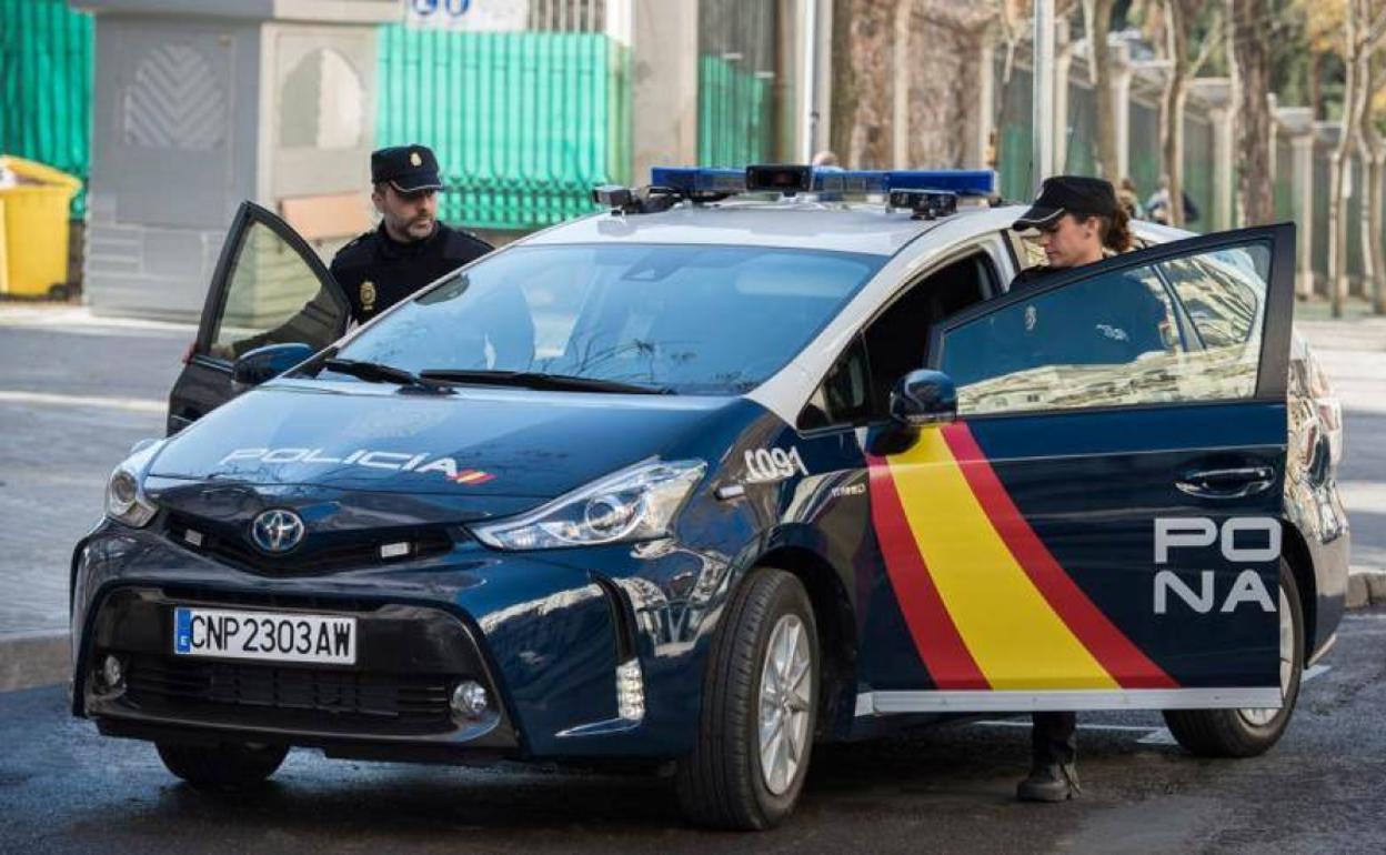 Imagen de archivo de un vehículo de la Policía Nacional en una actuación de las últimas semanas.