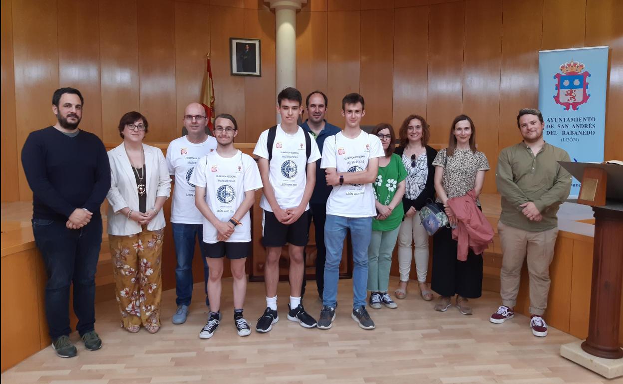 Entrega de premios a los participantes en la Olimpiada Matemática.