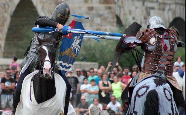 Don Suero de Quiñones tratará de cumplir con su leyenda, registrada por Miguel De Cervantes. 