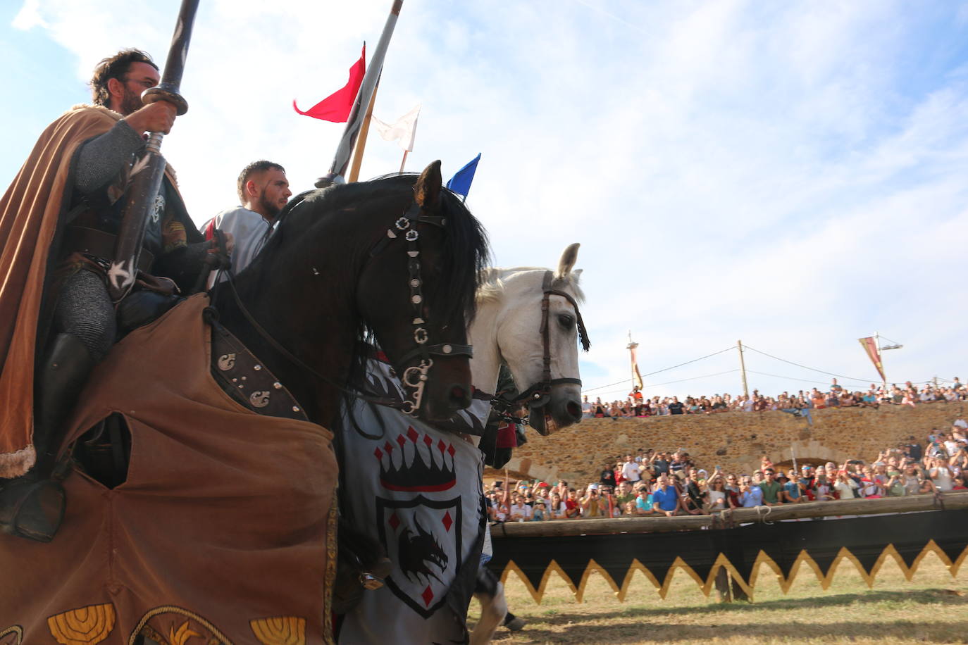 El palenque volvió a cobrar vida y se empapó de caballeros dispuestos a dar batalla ante el Passo Honroso de Hospital de Órbigo.