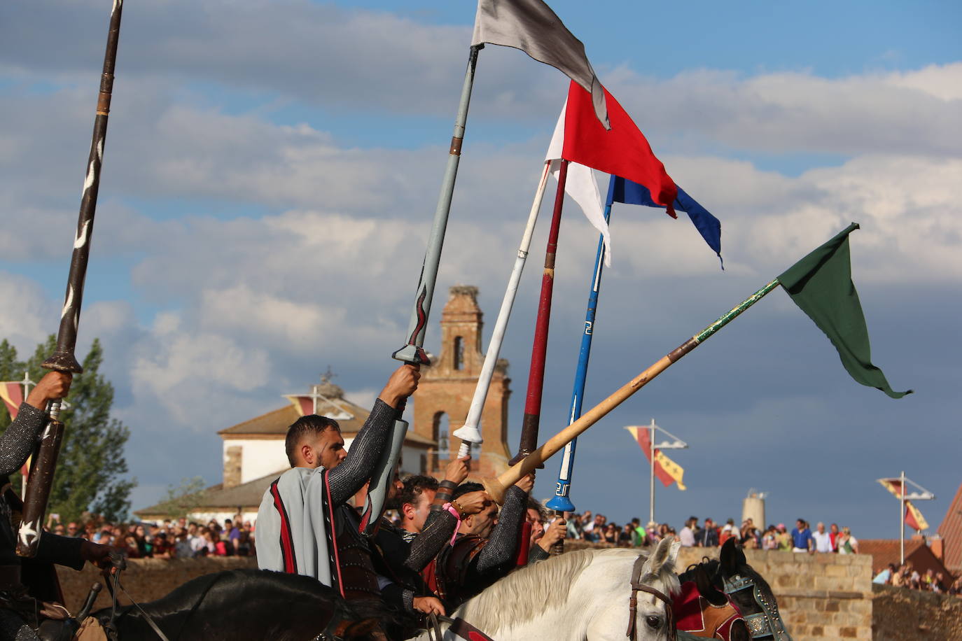 El palenque volvió a cobrar vida y se empapó de caballeros dispuestos a dar batalla ante el Passo Honroso de Hospital de Órbigo.