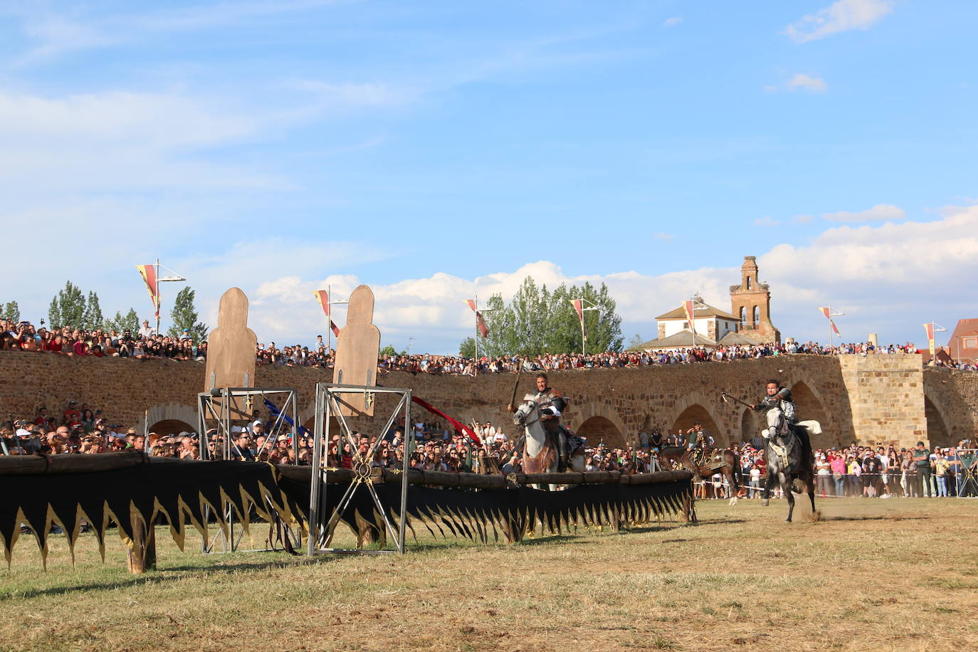 El palenque volvió a cobrar vida y se empapó de caballeros dispuestos a dar batalla ante el Passo Honroso de Hospital de Órbigo.