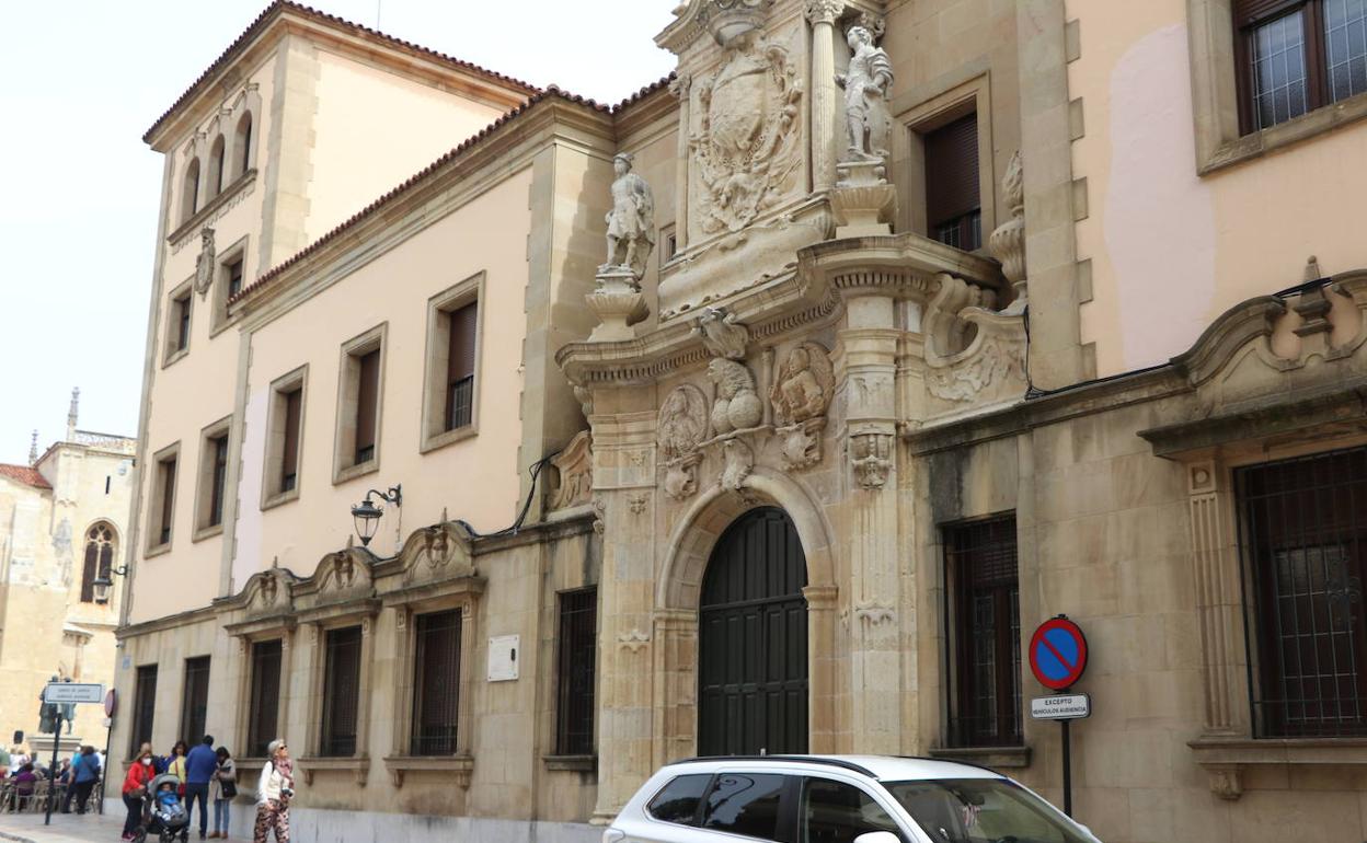 Fachada de la Audiencia Provincial de León. 