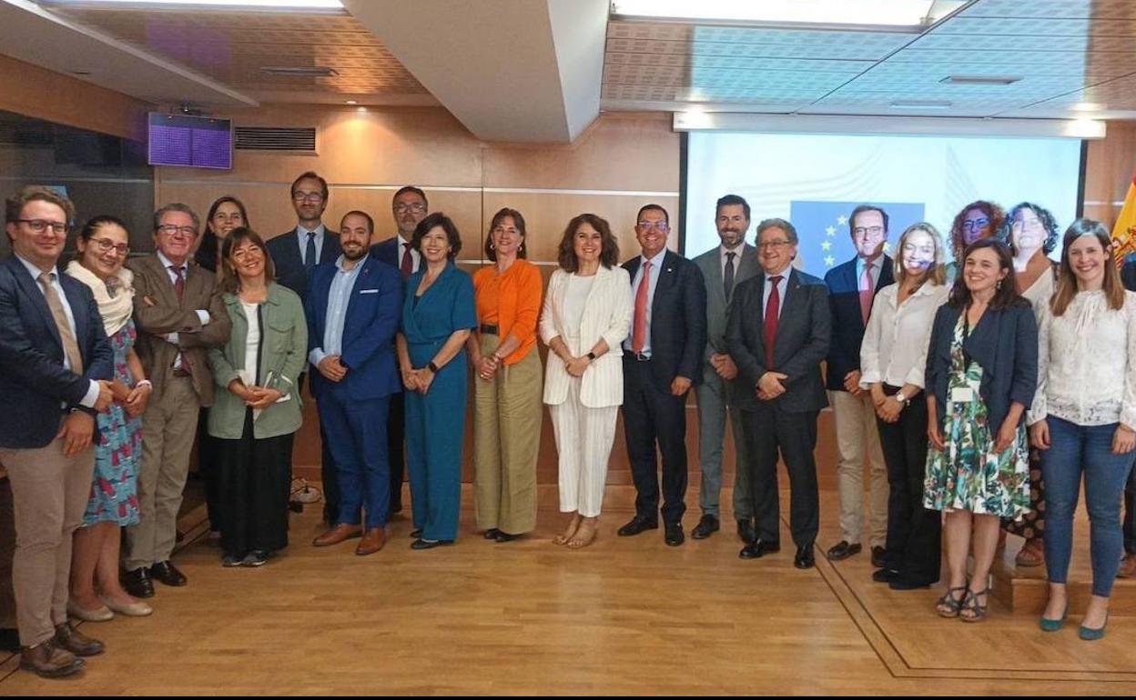 El director de Acción Exterior de la Junta de Castilla y León, Fernando Rubio Ballestero, se reúne con la directora de la Representación de la Comisión Europea en España.