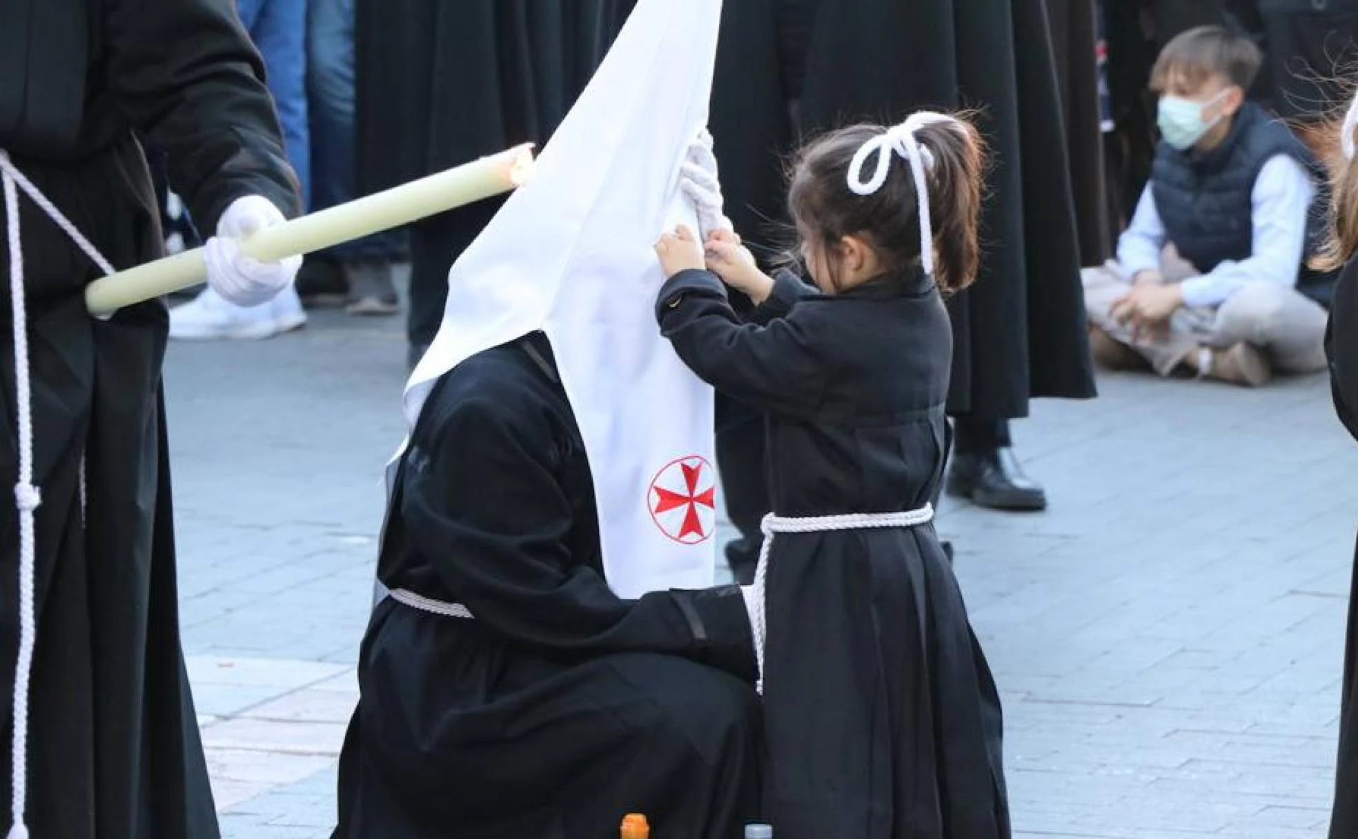 Las papones acudirán con túnica y capillo para procesionar en este acto central del Encuentro Nacional de Cofradías de León.