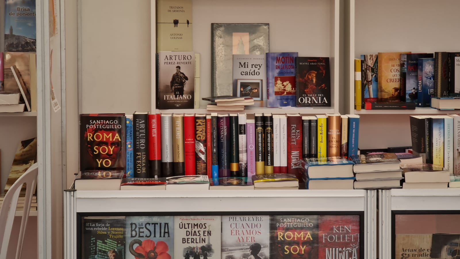 Fotos: Feria del Libro en La Bañeza