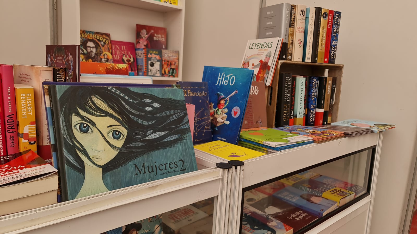 Fotos: Feria del Libro en La Bañeza