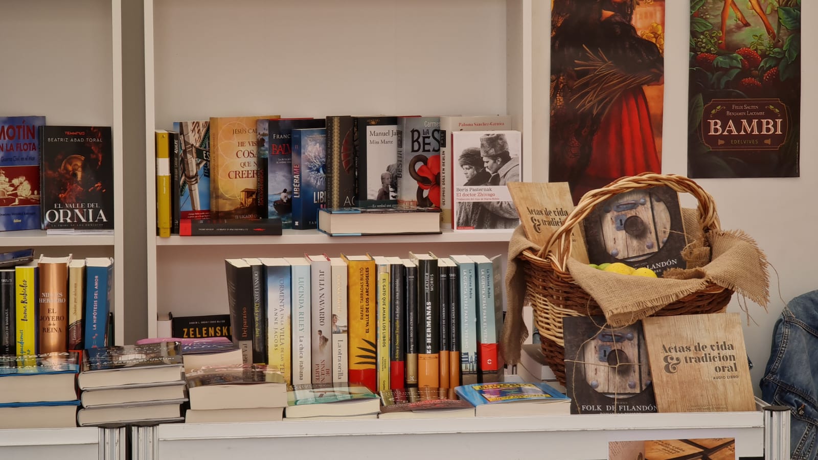 Fotos: Feria del Libro en La Bañeza