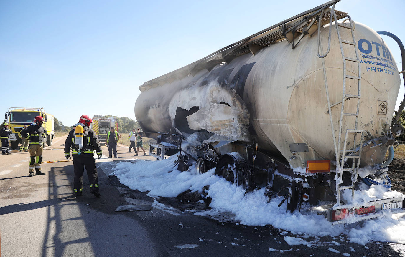 Incendio de un camión cargado de Wollastonita en El Bodón(Salamanca).