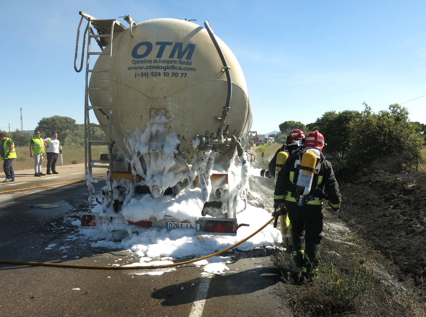 Incendio de un camión cargado de Wollastonita en El Bodón(Salamanca).