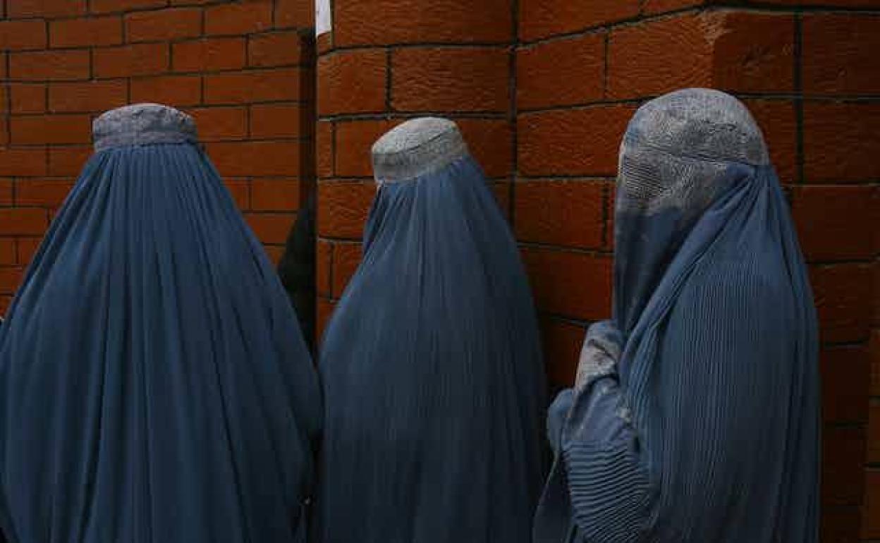 Mujeres con burka en las calles de Kabul.