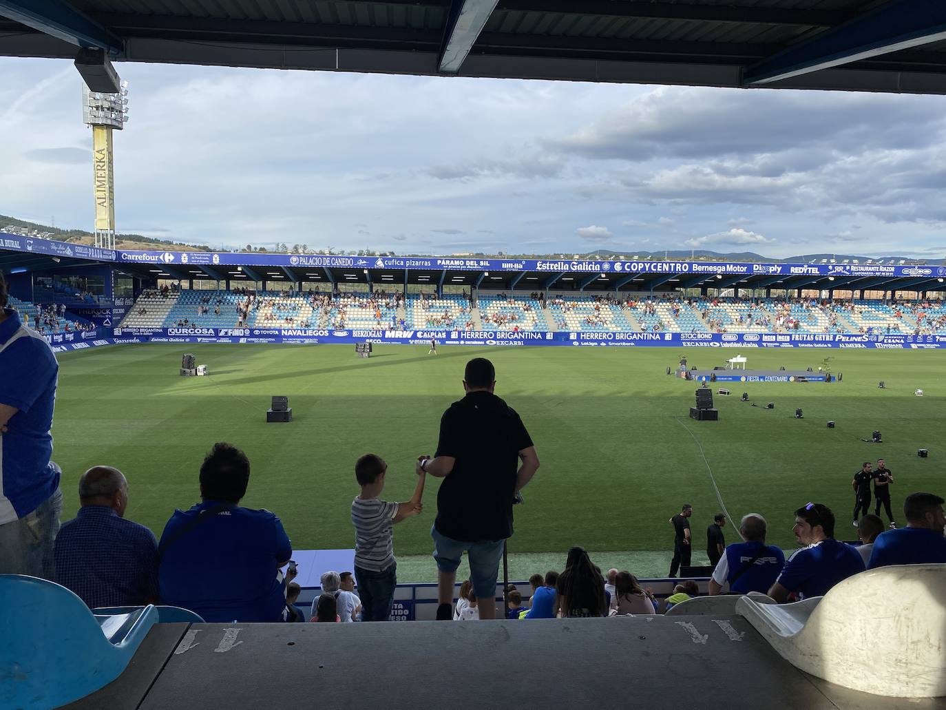 La SD Ponferradina celebra una gran fiesta en el estadio de El Toralín para conmemorar sus cien años de vida. 