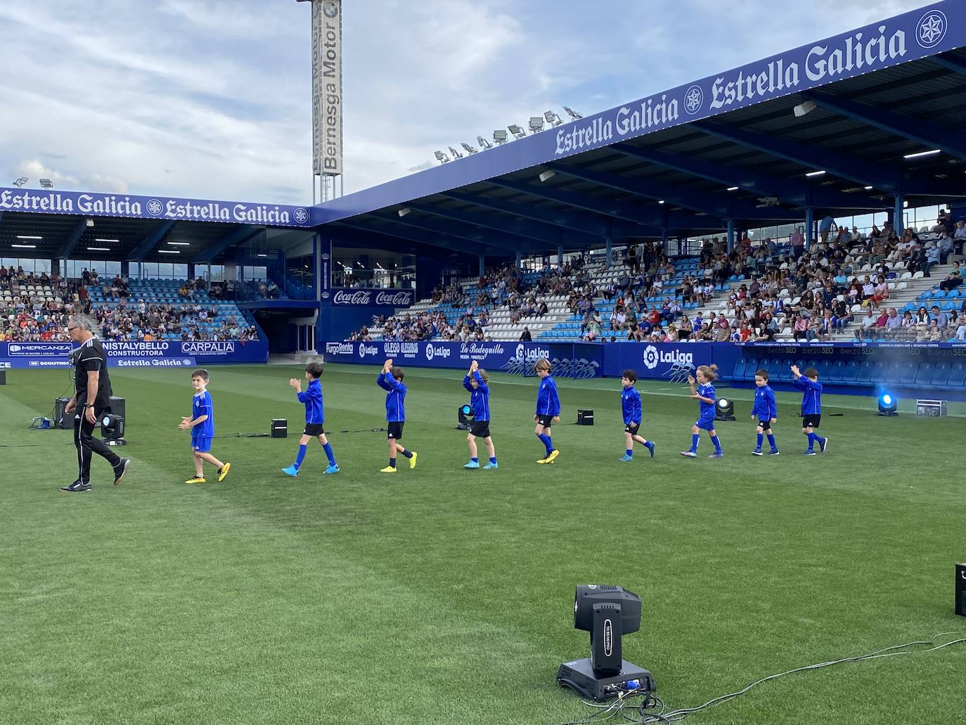 La SD Ponferradina celebra una gran fiesta en el estadio de El Toralín para conmemorar sus cien años de vida. 