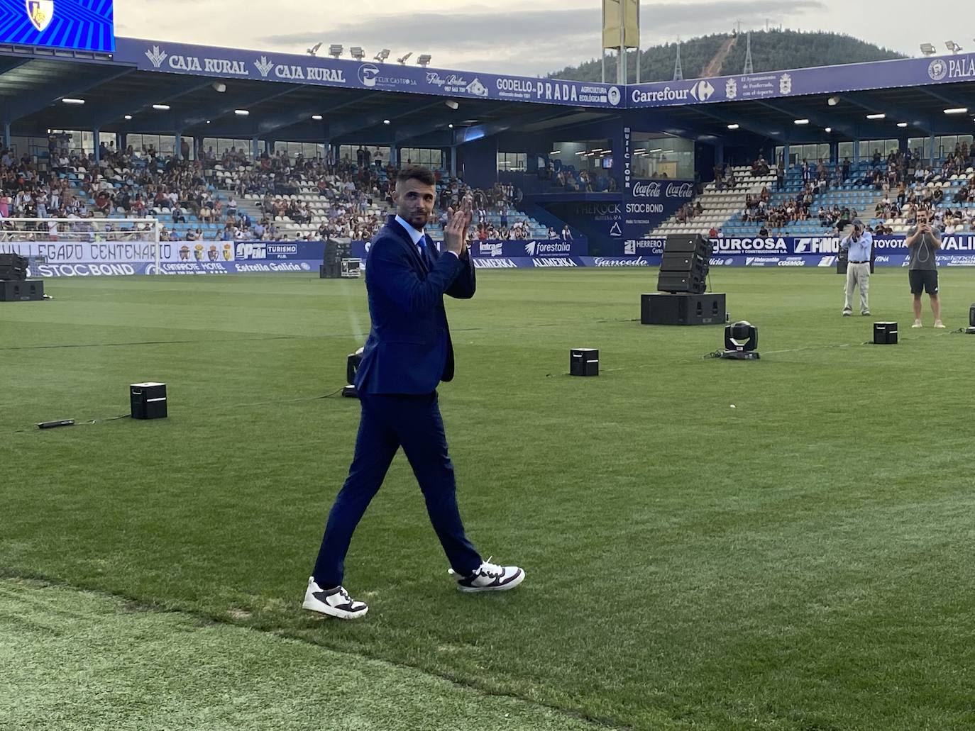 La SD Ponferradina celebra una gran fiesta en el estadio de El Toralín para conmemorar sus cien años de vida. 