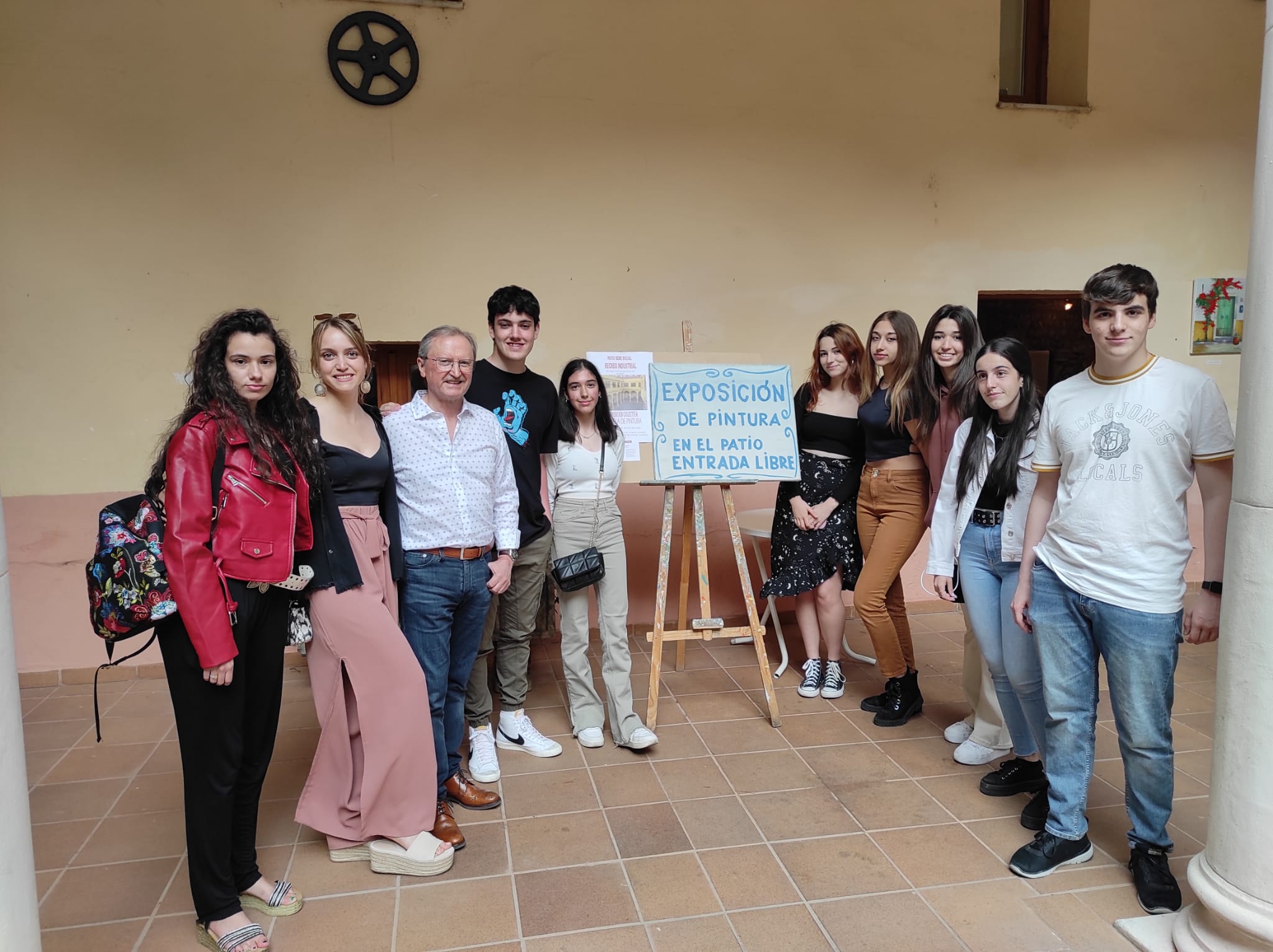 Los alumnos de la Escuela de Pintura del Recreo exponen en el Patio de su sede social en San Marcelo