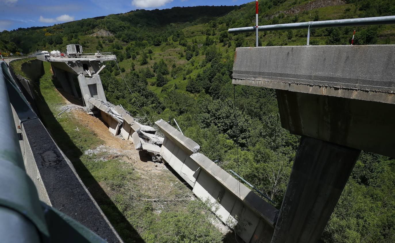 Derrumbe de parte del viaducto del Castro en el municipio de Vega de Valcarce.