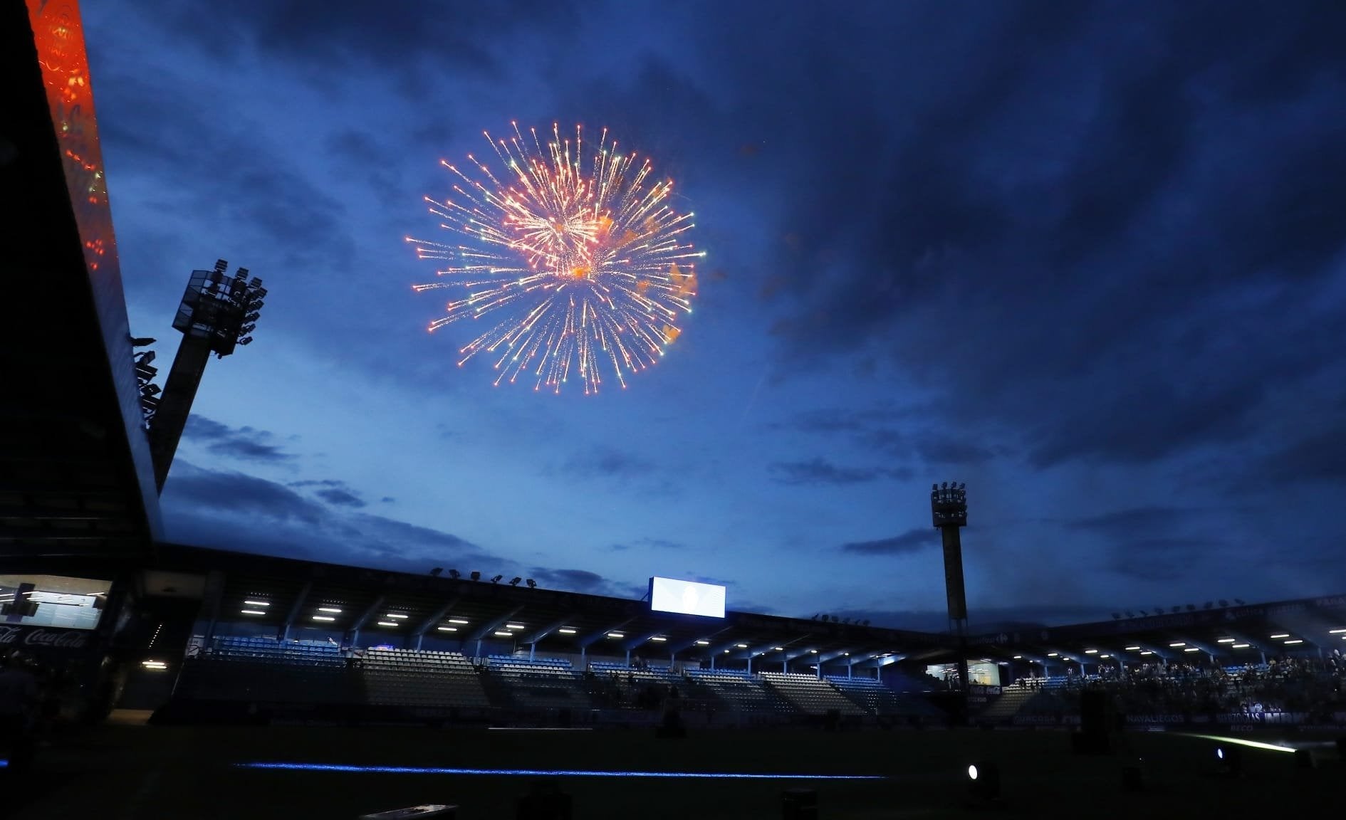 La SD Ponferradina celebra una gran fiesta en el estadio de El Toralín para conmemorar sus cien años de vida. 