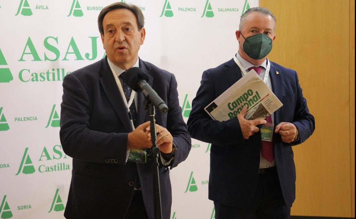 Pedro Barato y Donaciano Dujo, en la última asamblea regional celebrada en septiembre. 