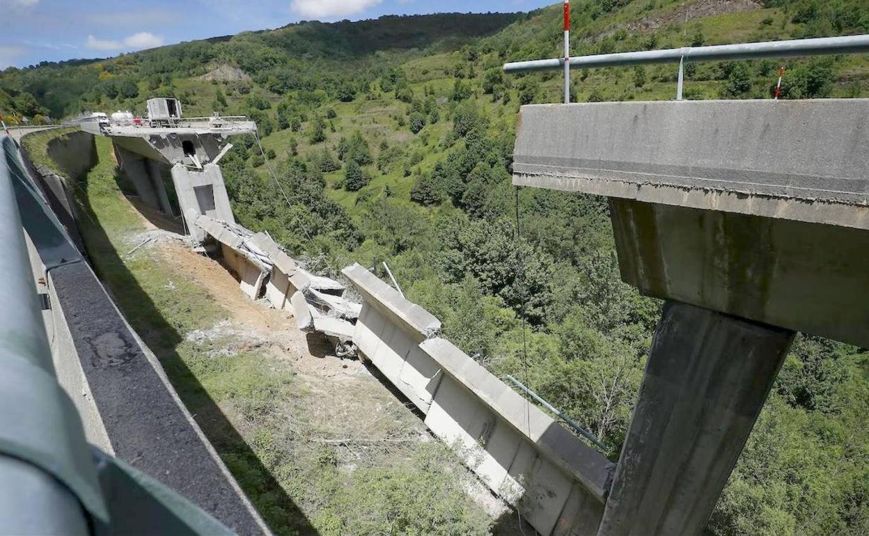 Imagen del área desplomada en el viaducto de Castro. 