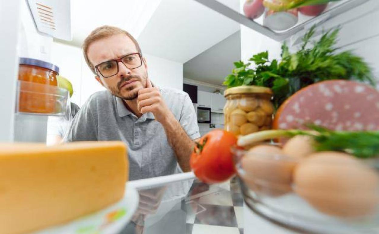 ¿Tomamos peores decisiones con el frigorífico a rebosar?