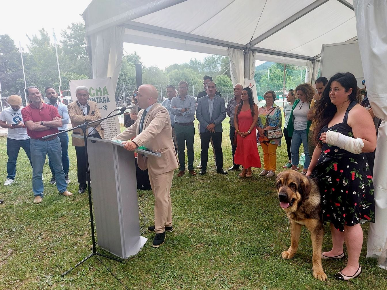 Boñar muestra lo mejor de la montaña leonesa en la 'IV Feria de la Montaña'. La Feria de la Montaña Leonesa vive su puesta de largo en una edición con tresjornadas y El Soto de Boñar como escenario. Los visitantes podrán disfrutar de una veintena de actividades y 17 expositores. 