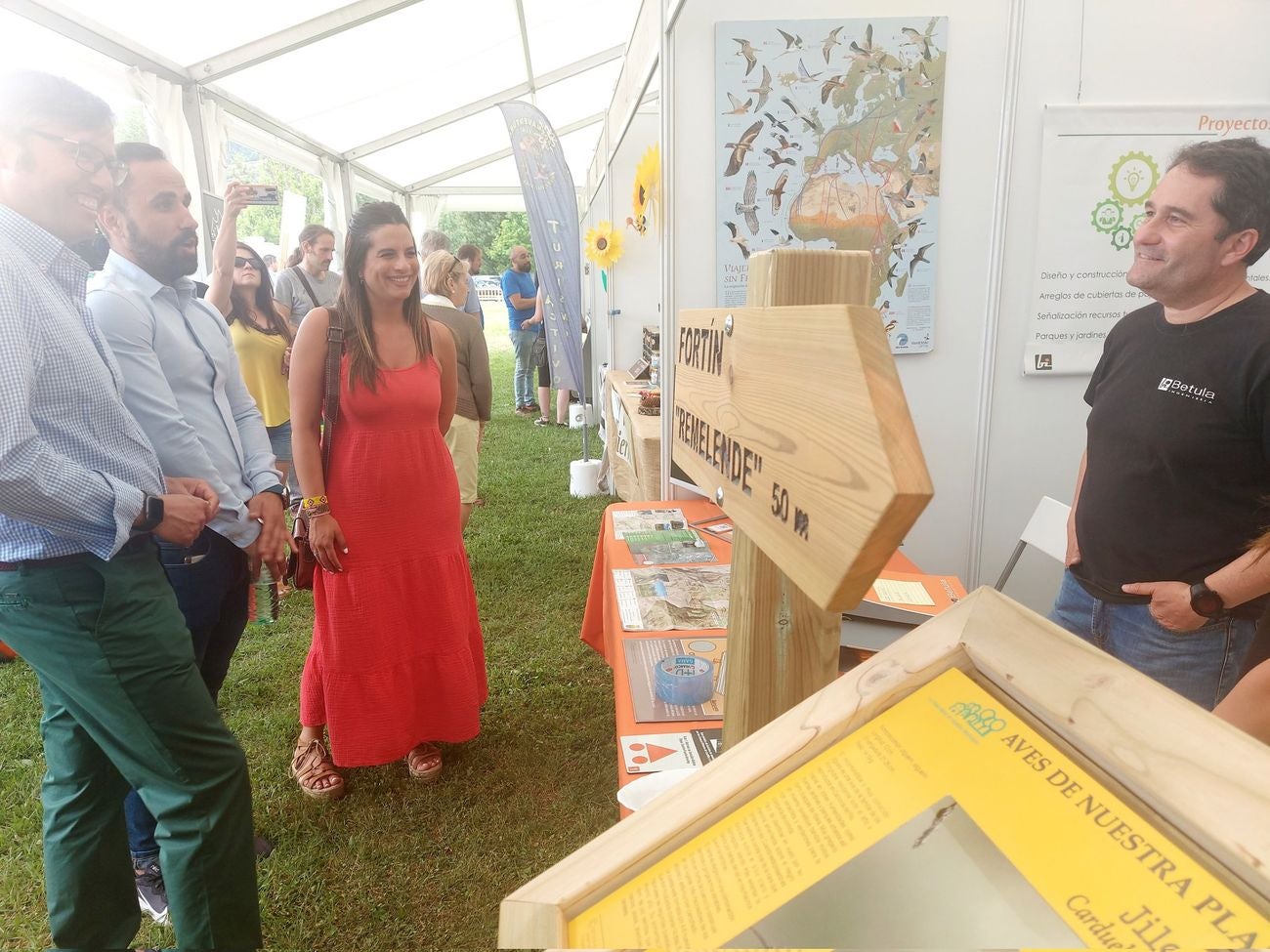 Boñar muestra lo mejor de la montaña leonesa en la 'IV Feria de la Montaña'. La Feria de la Montaña Leonesa vive su puesta de largo en una edición con tresjornadas y El Soto de Boñar como escenario. Los visitantes podrán disfrutar de una veintena de actividades y 17 expositores. 