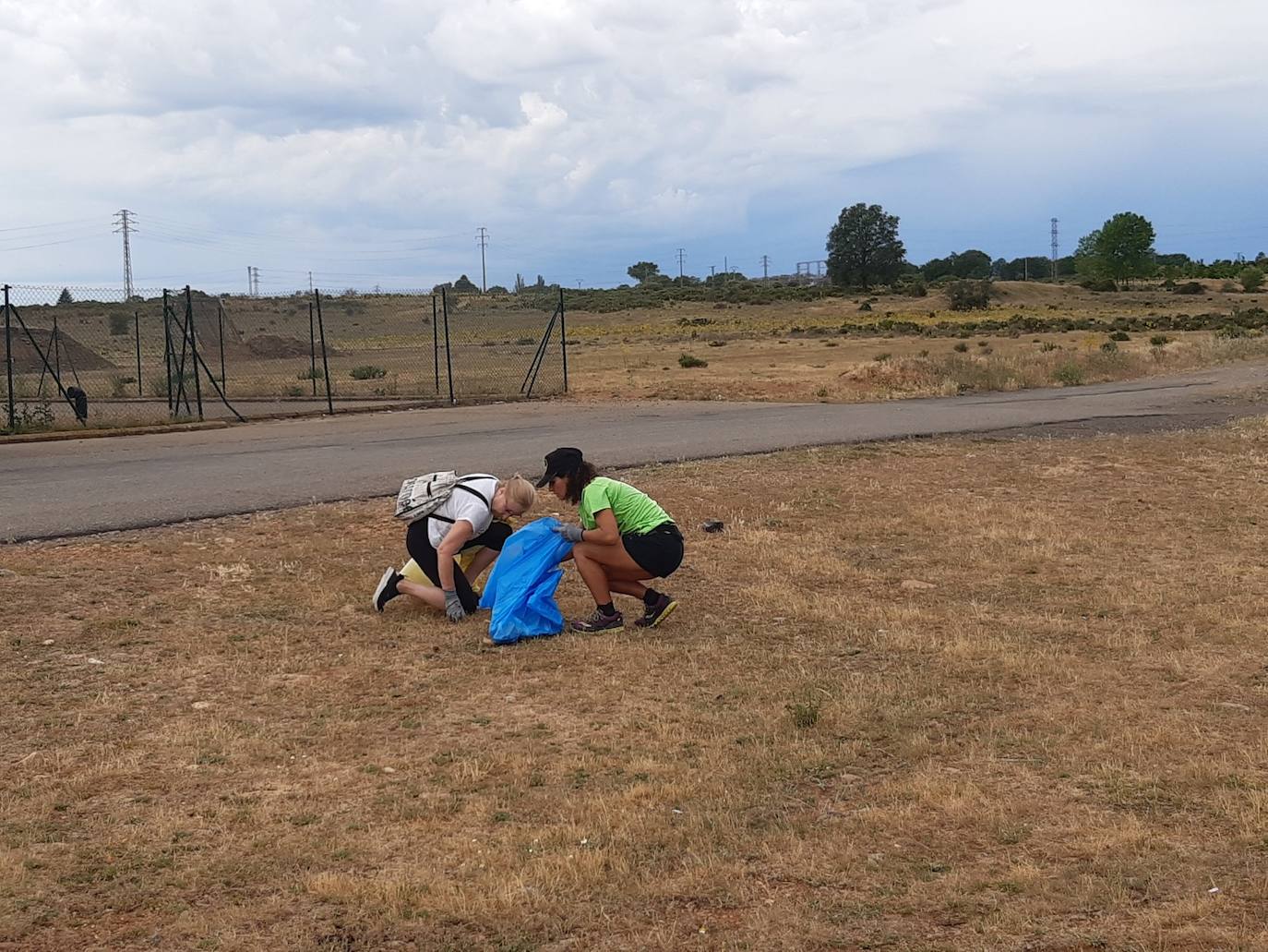 La alcaldesa de San Andrés del Rabanedo, Camino Cabañas, y el concejal de Medio Ambiente, Manuel Ángel García Aller se suman a la campaña.