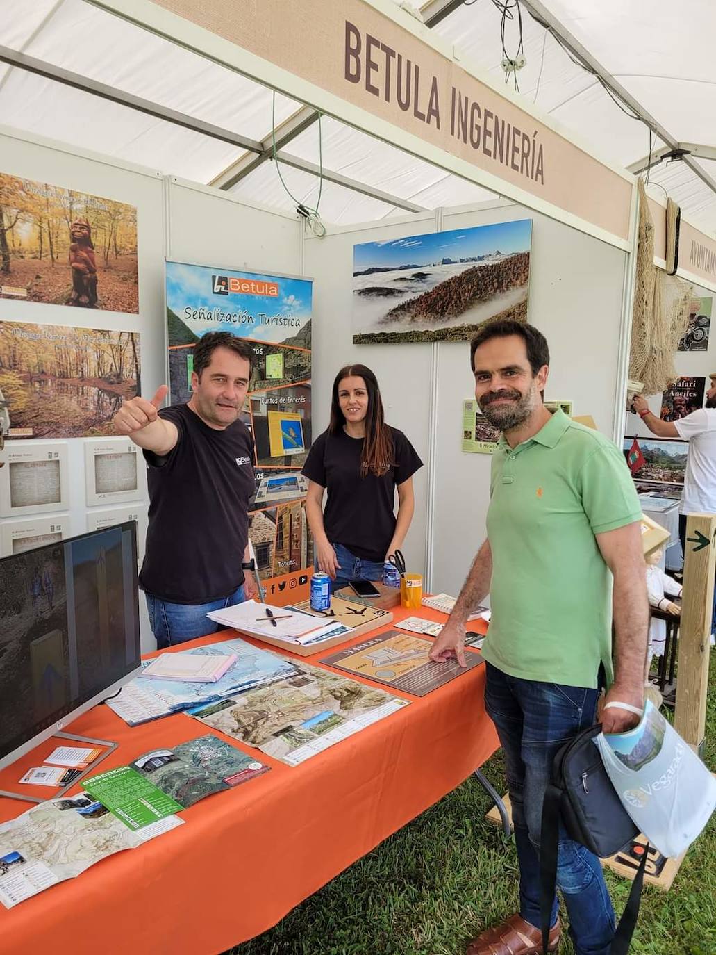 Boñar muestra lo mejor de la montaña leonesa en la 'IV Feria de la Montaña'. La Feria de la Montaña Leonesa vive su puesta de largo en una edición con tresjornadas y El Soto de Boñar como escenario. Los visitantes podrán disfrutar de una veintena de actividades y 17 expositores. 