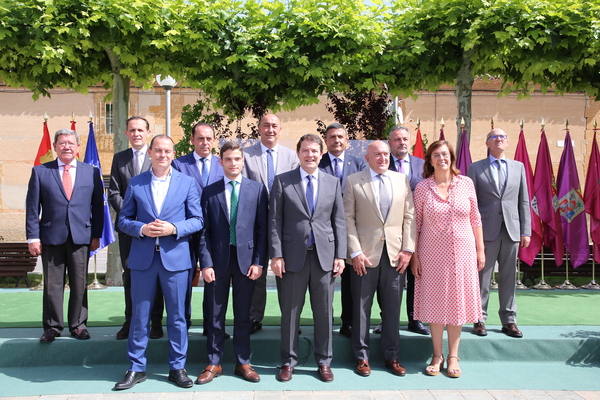Presentación del Fondo de Cohesión de la Junta de Castilla y León en el municipio zamorano de Villalazán. 