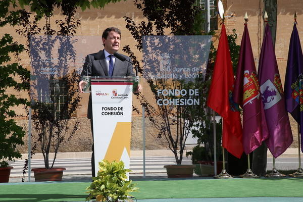 Presentación del Fondo de Cohesión de la Junta de Castilla y León en el municipio zamorano de Villalazán. 