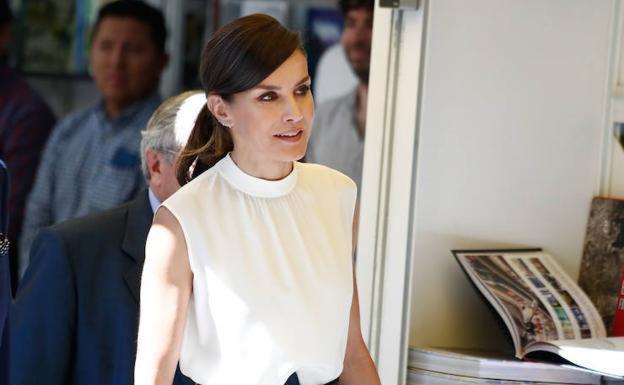 La Reina Letizia presume de melena y rescata, un año después, su aplaudido vestido