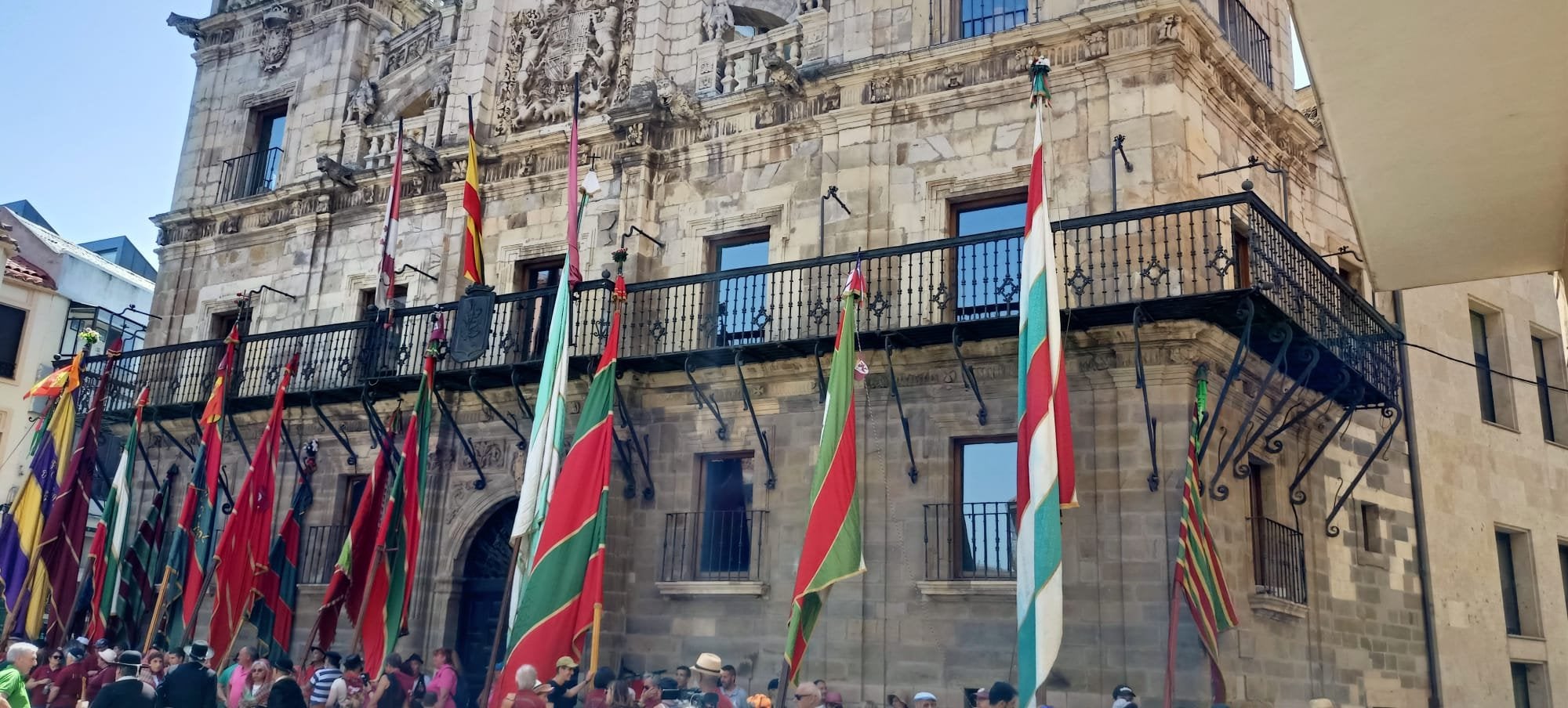 La iniciativa 'Pendones concejiles en los Caminos de Santiago del viejo Reino de León' 