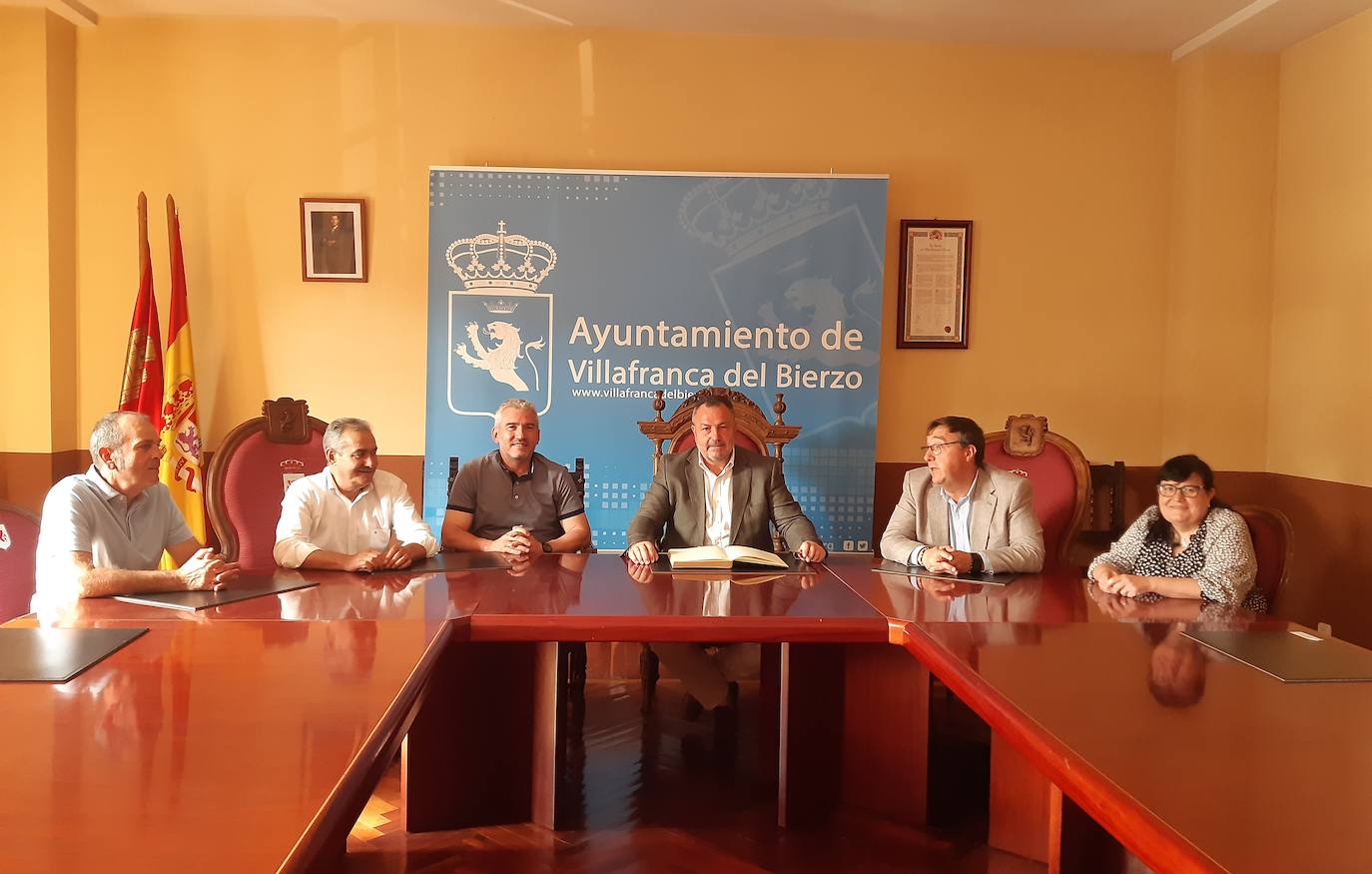 Eduardo Morán ha realizado una visita institucional a los municipios bercianos de Villafranca, Trabadelo y Vega de Valcarce