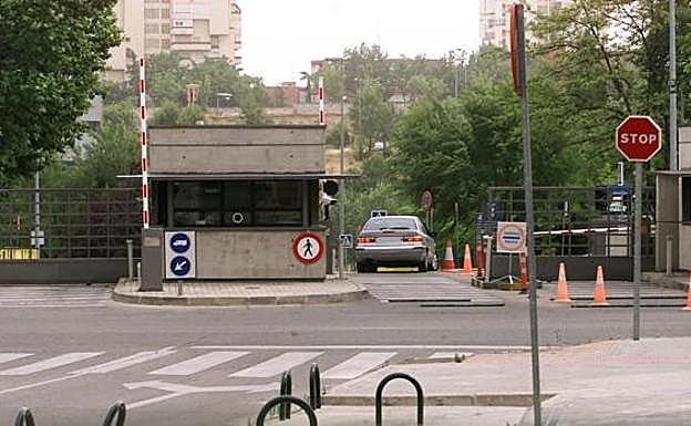 Un Menor Asalta El Mayor Centro Policial De Espa a Y Roba Dos Pistolas 