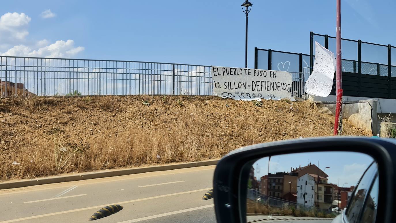 La integración ferroviaria en el alfoz de León es el perfecto ejemplo del fracaso de las administraciones para no resolver un problema de enorme trascendencia social. El tren no se entierra pero sí entierra a edificios y vecinos y les condena a un aislamiento «insoportable en este siglo».