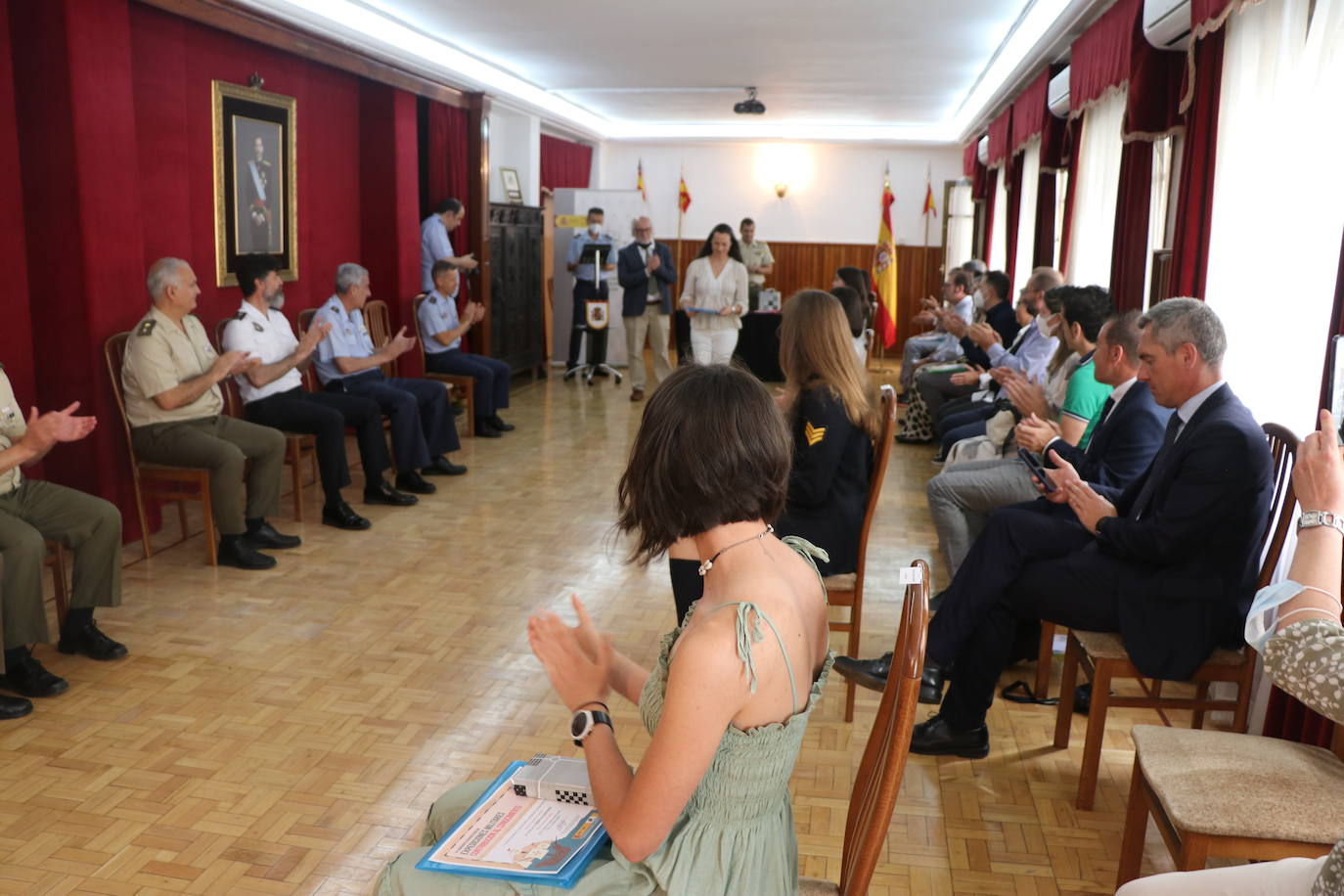 La Subdelegació nde Defensa acoge la entrega de premios de la IX edición del concurso literario escolar 'Carta a un Militar Español' | El jurado reconoce la «emoción y calidad literaria» de las cinco cartas premiadas de alumnas de institutos de la provincia 