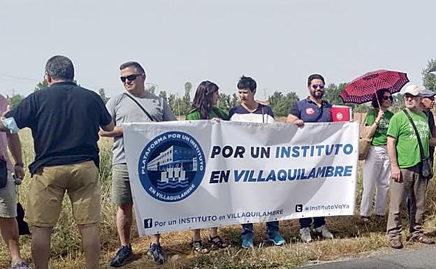 Miembros de la plataforma durante la concentración de este jueves. 