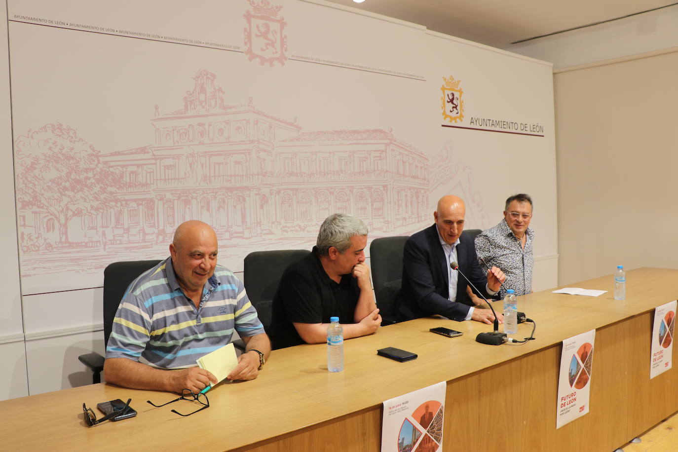 Los representantes han analizado cuál es la situación actual del futuro leonés después de la segunda manifestación multitudinaria en la que se reivindicaba un futuro para la provincia. 