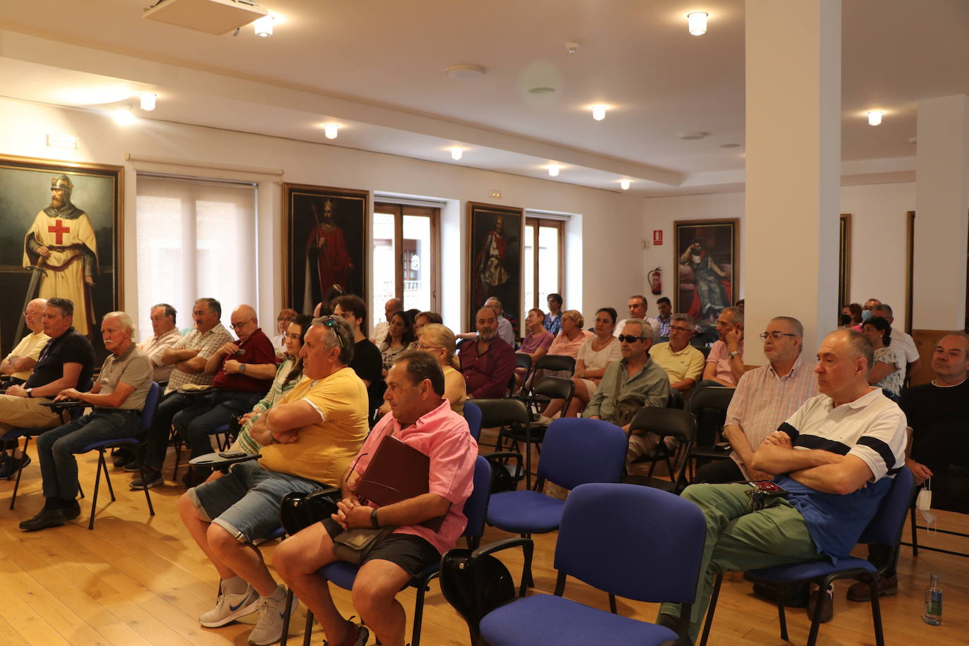 Los representantes han analizado cuál es la situación actual del futuro leonés después de la segunda manifestación multitudinaria en la que se reivindicaba un futuro para la provincia. 