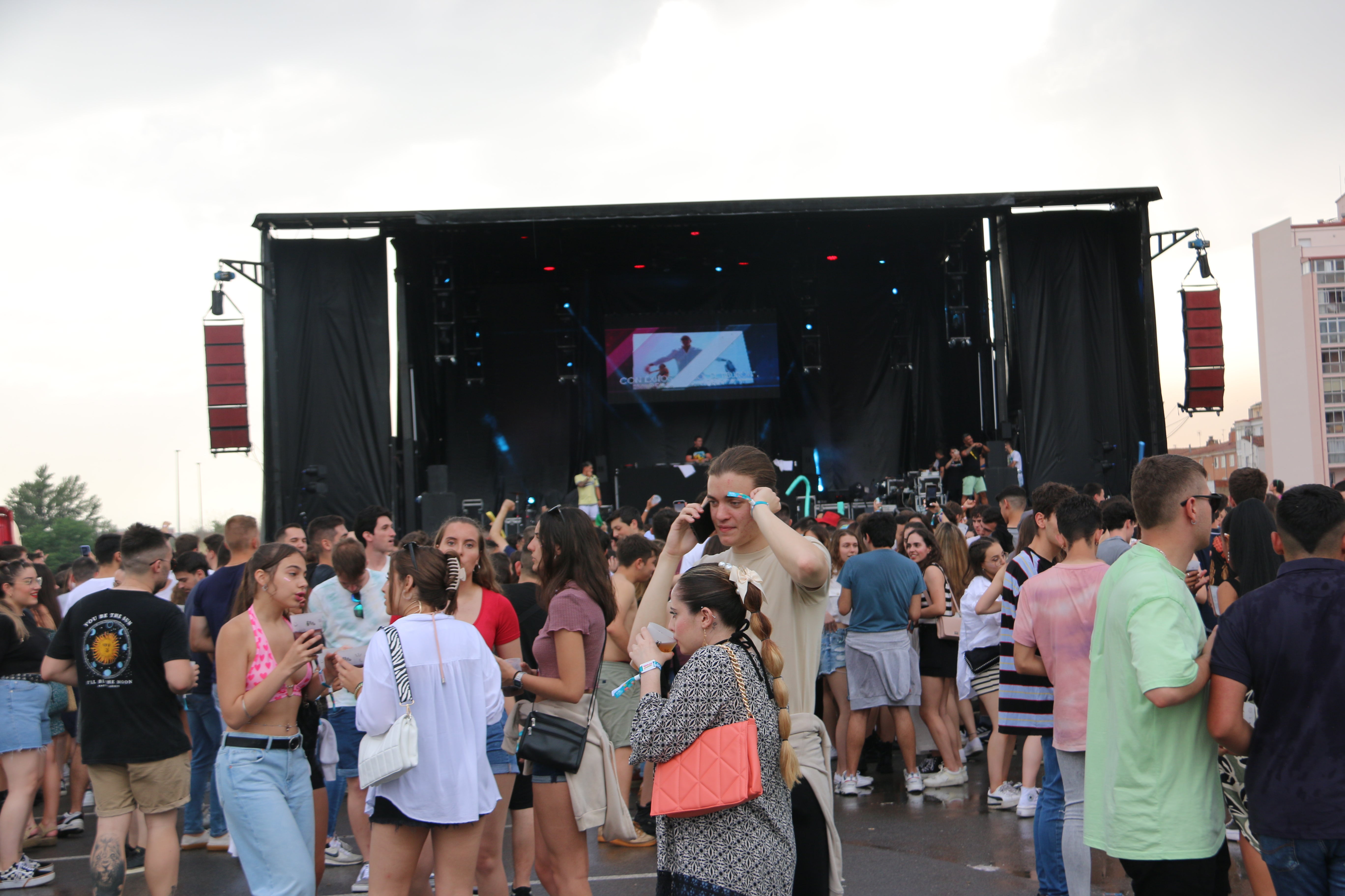 El Monoloco Fest acoge una segunda edición con casi 8.000 jóvenes congregados en el Palacio de exposiciones de León. 