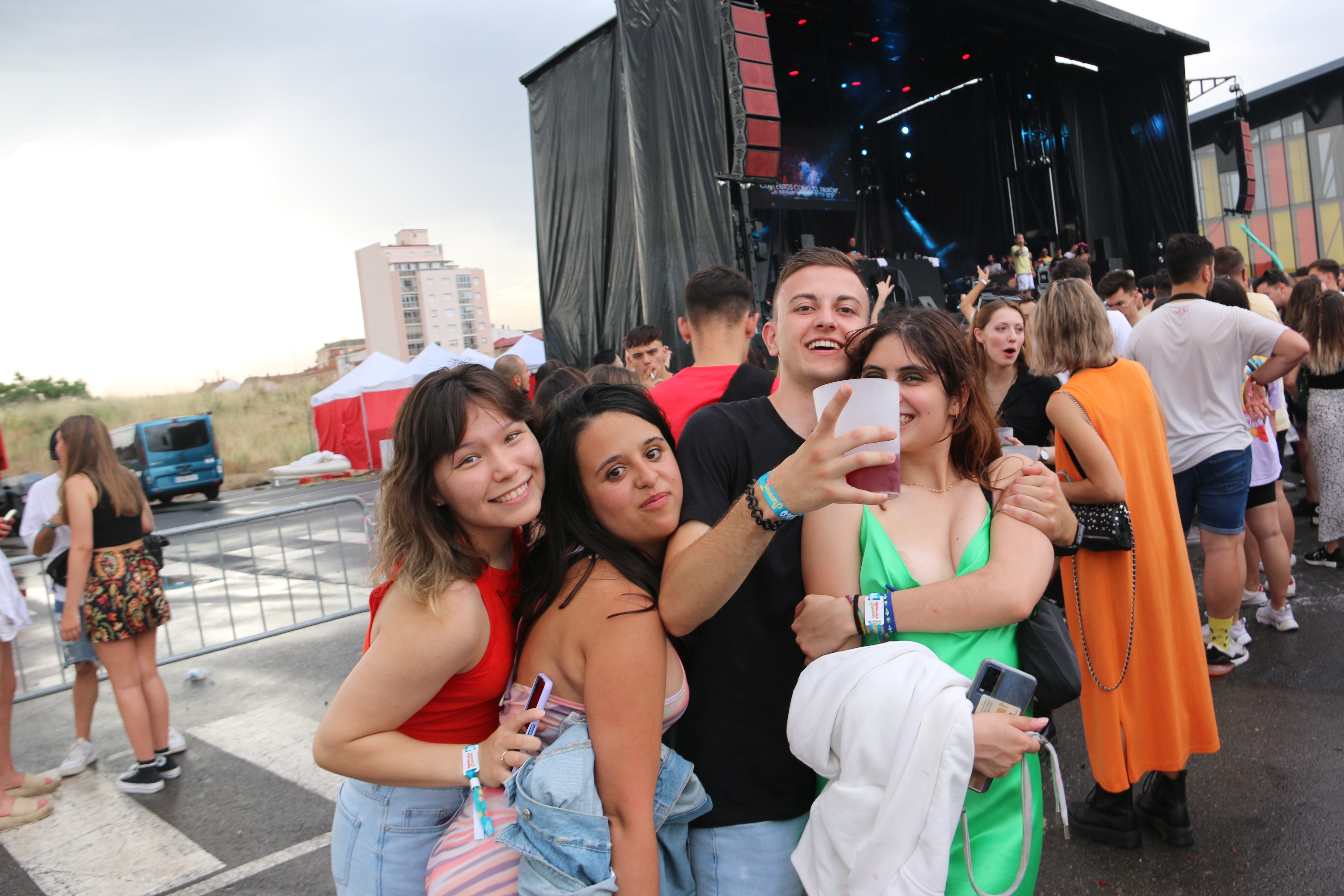 El Monoloco Fest acoge una segunda edición con casi 8.000 jóvenes congregados en el Palacio de exposiciones de León. 