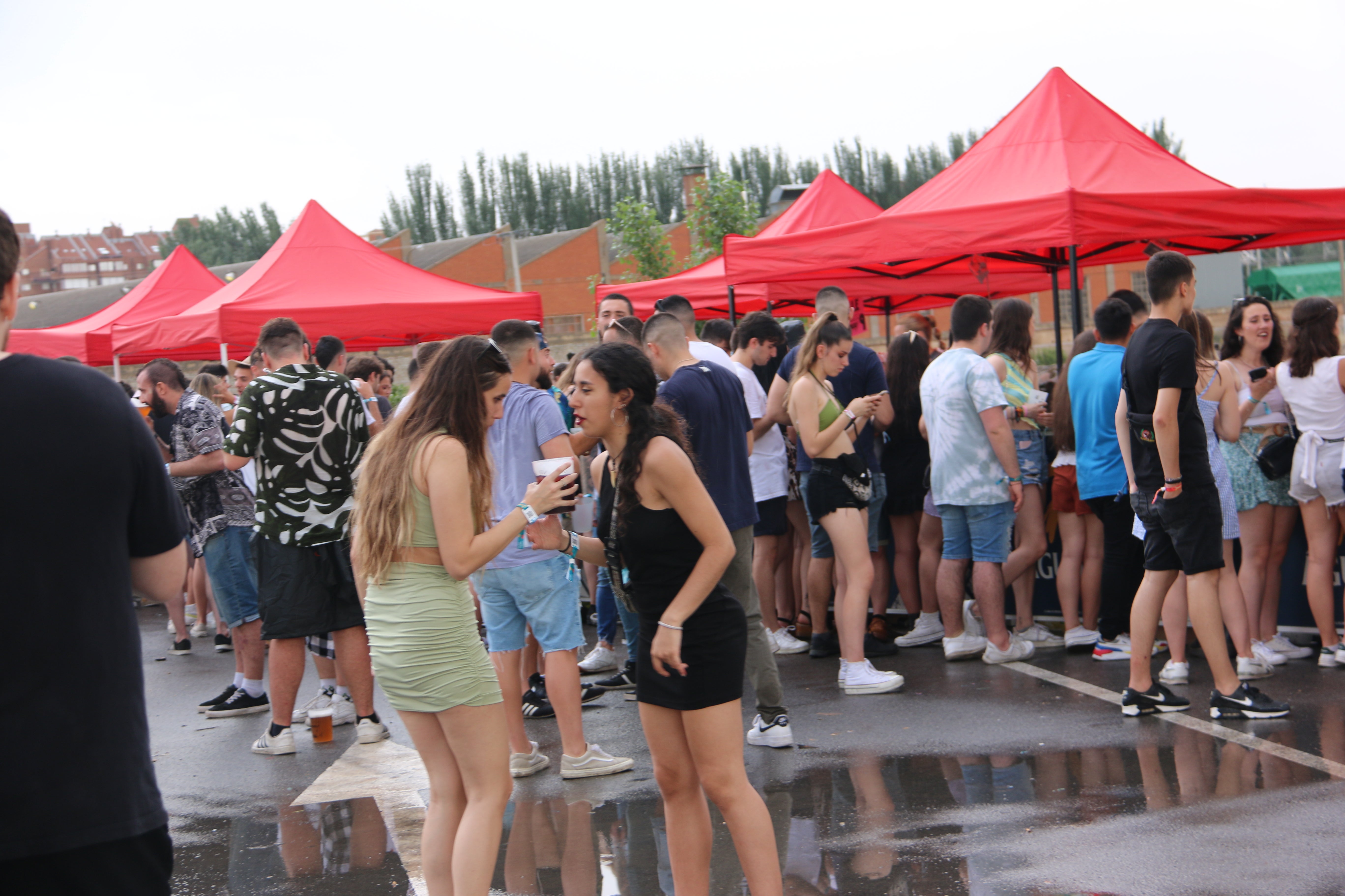 El Monoloco Fest acoge una segunda edición con casi 8.000 jóvenes congregados en el Palacio de exposiciones de León. 