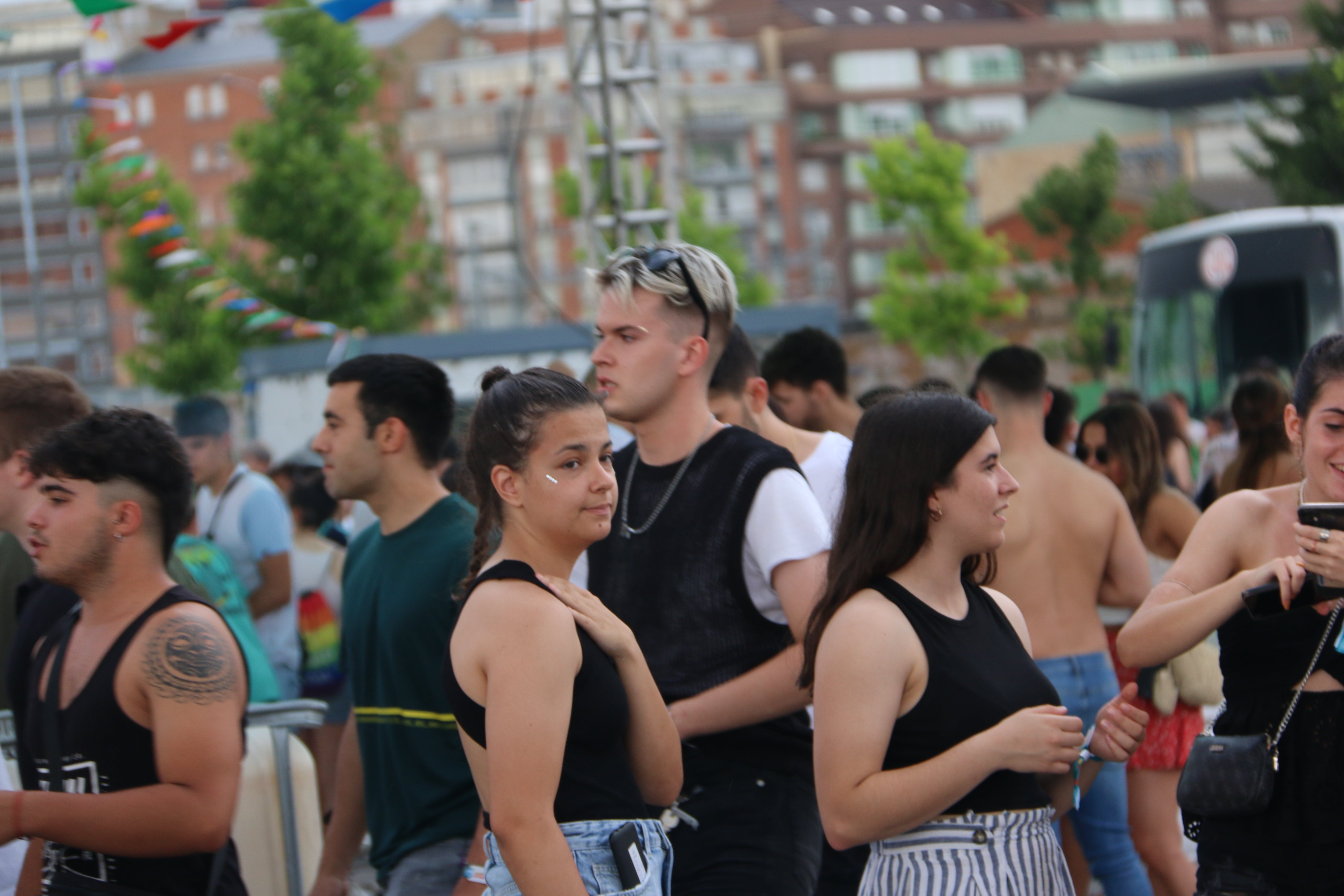 El Monoloco Fest acoge una segunda edición con casi 8.000 jóvenes congregados en el Palacio de exposiciones de León. 