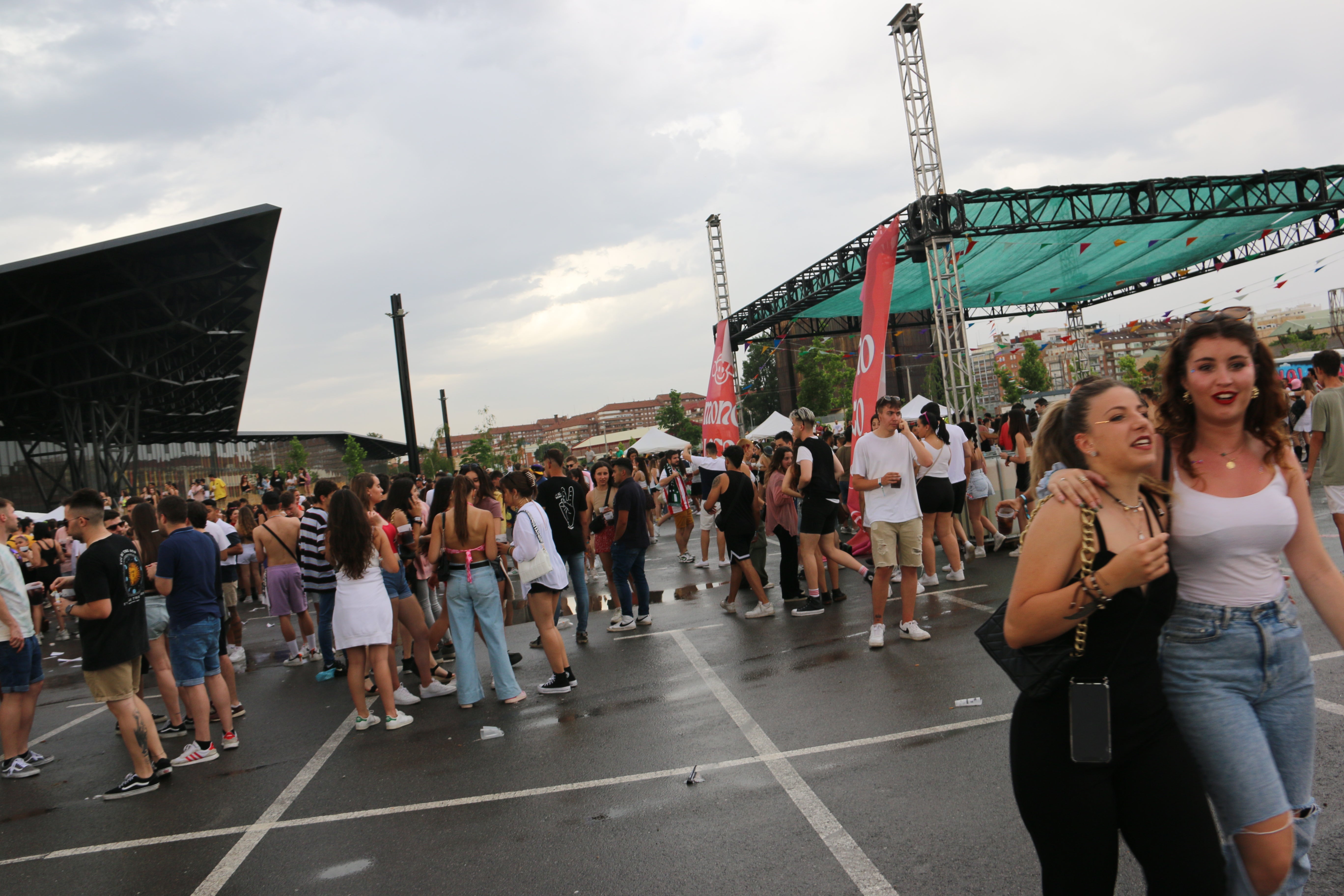 El Monoloco Fest acoge una segunda edición con casi 8.000 jóvenes congregados en el Palacio de exposiciones de León. 