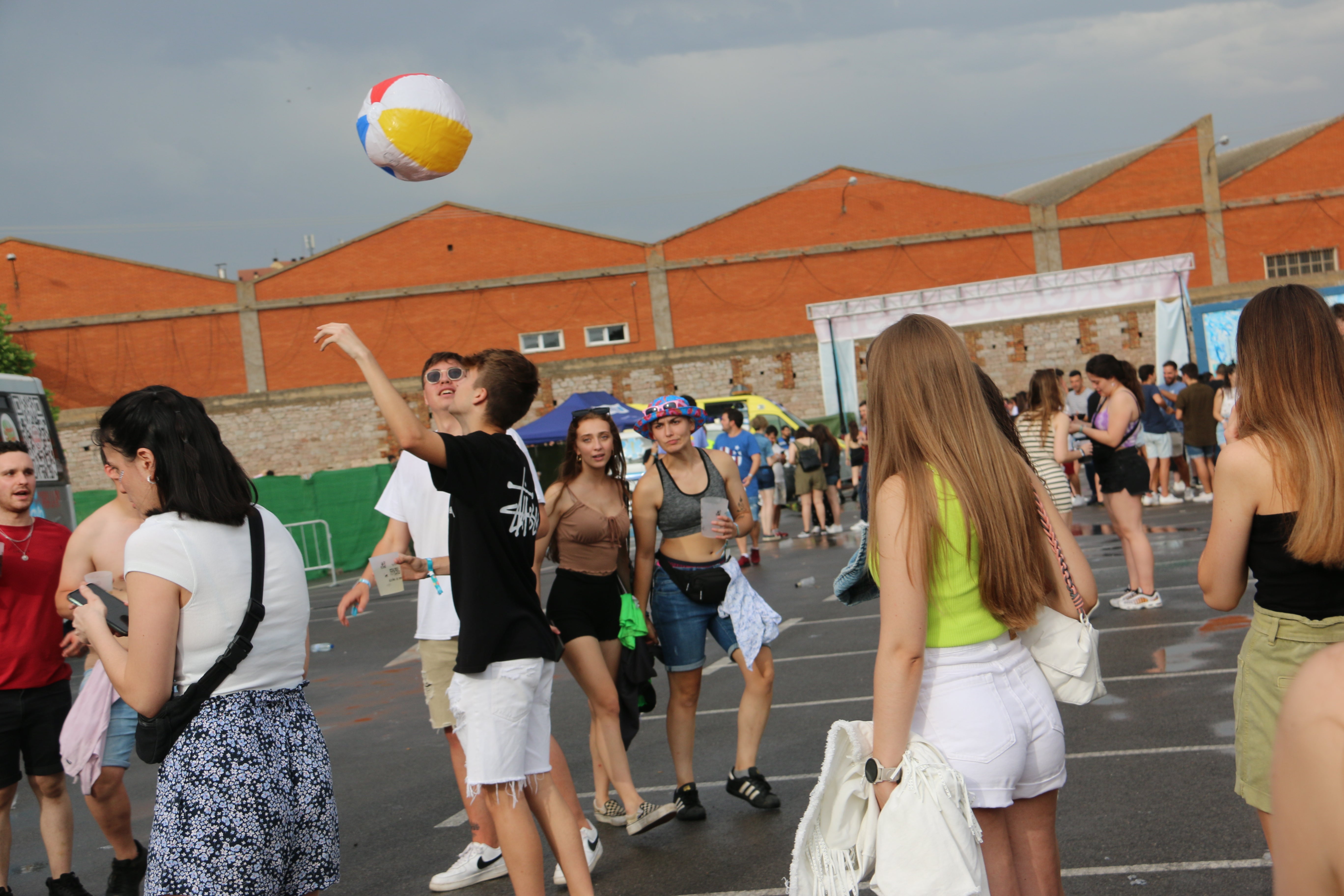 El Monoloco Fest acoge una segunda edición con casi 8.000 jóvenes congregados en el Palacio de exposiciones de León. 