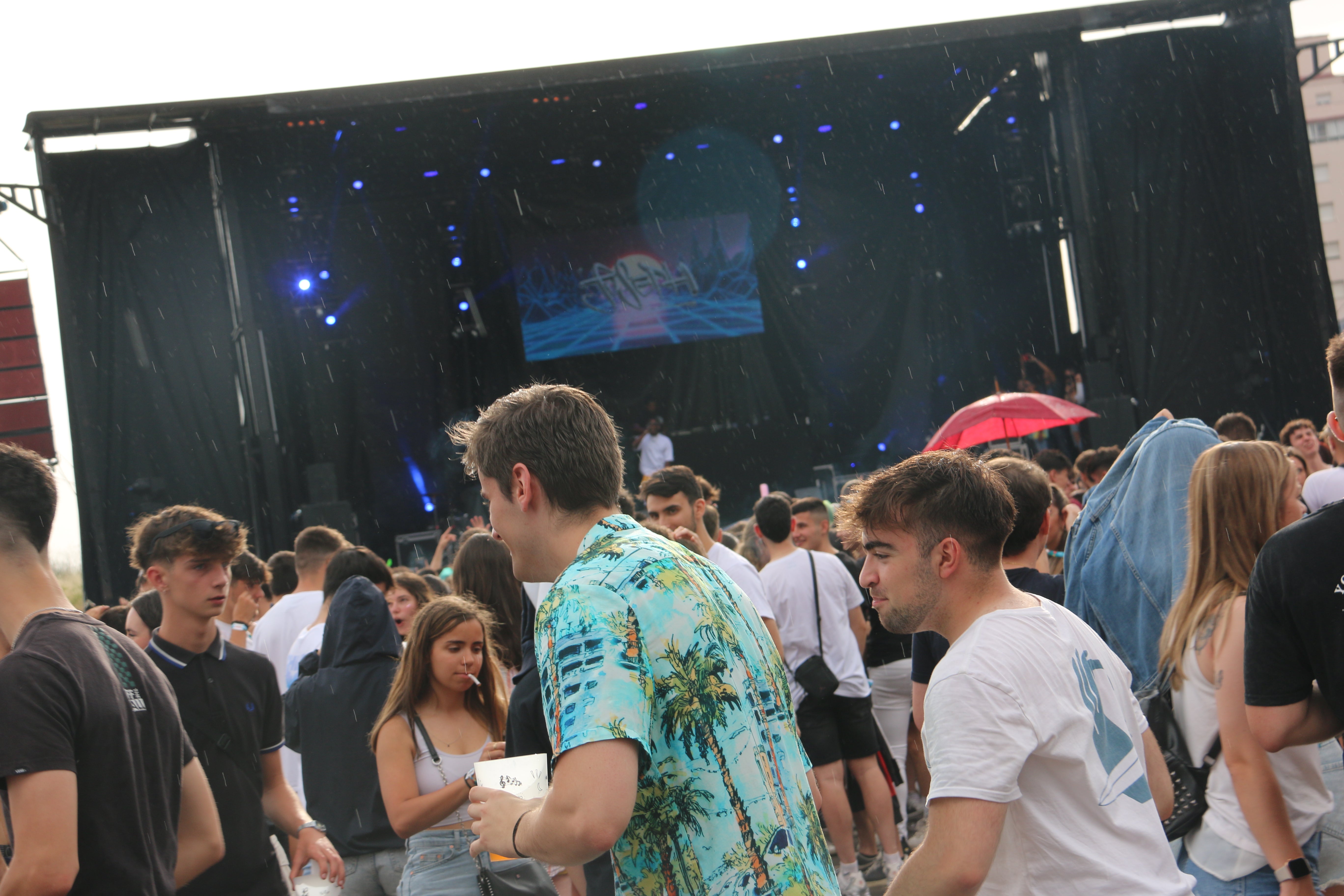 El Monoloco Fest acoge una segunda edición con casi 8.000 jóvenes congregados en el Palacio de exposiciones de León. 