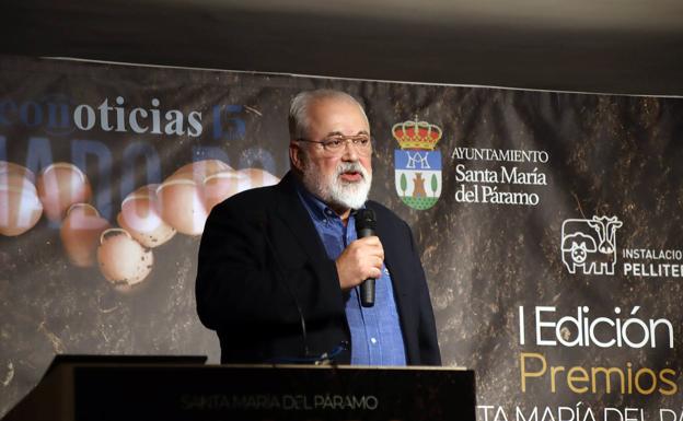 El premio Especial Ago León tuvo a Eleclerc León y a su gerente Manuel Rilo Dopico, en los Premio Agro León de Leonoticias. 