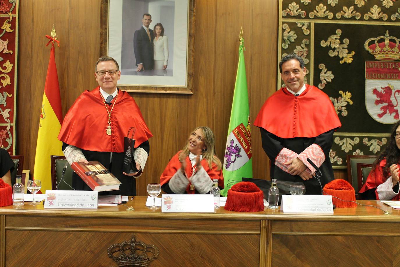 Fotos: Graduación de Derecho en la ULE