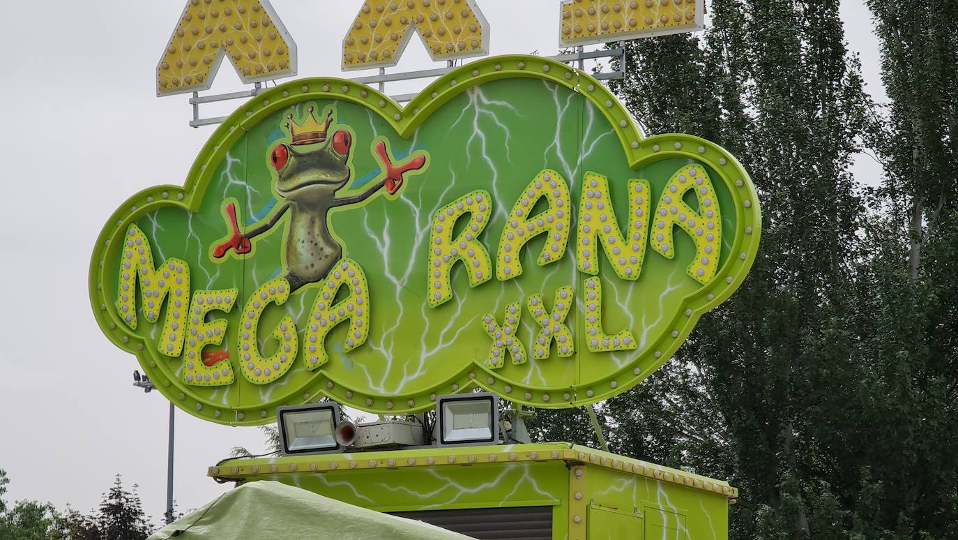 El recinto ferial de León comienza a crecer para las fiestas de San Juan y San Pedro. Con la duda de su finalmente se levantará la emblemática noria León sí tendrá su recinto ferial en las fiestas de San Juan y San Pedro con un espacio mejorado tras el acuerdo con los feriantes. 